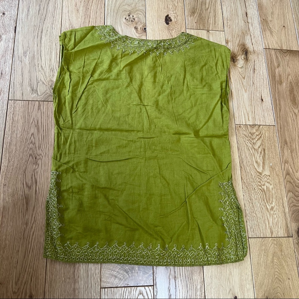 New York & company NYC green embroidered deep V neckline top blouse shirt - Picture 7 of 7